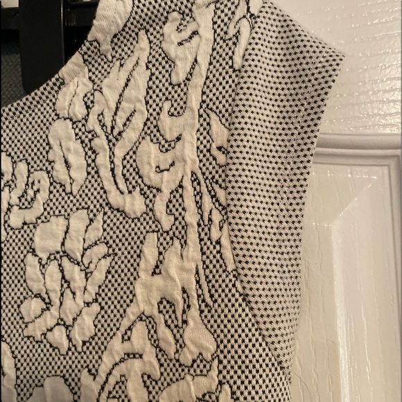 Fitted beautiful dress - Picture 2 of 5